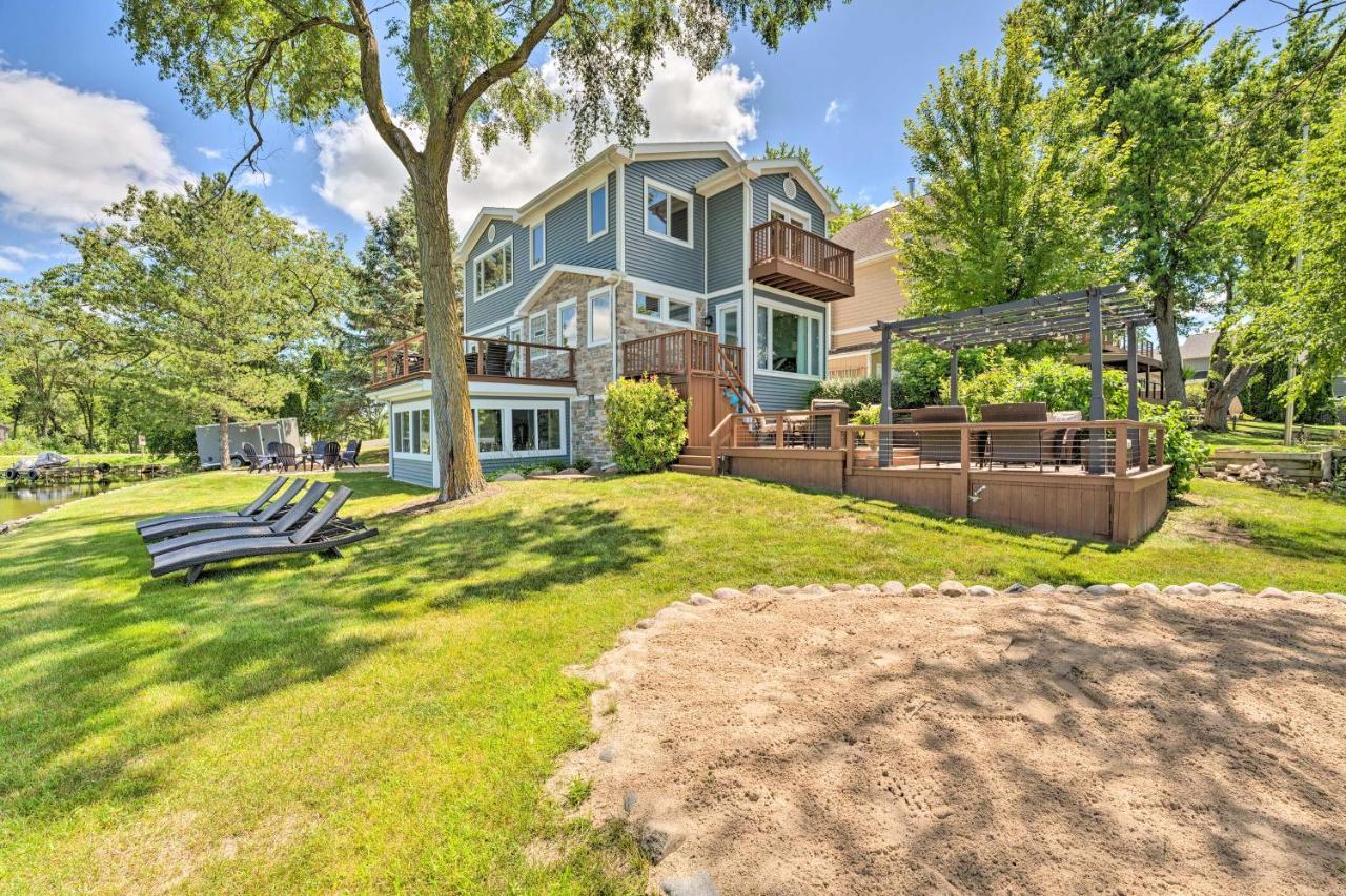 Lakefront Oasis With Boat Dock, Fire Pit, Grill Bristol Exterior photo